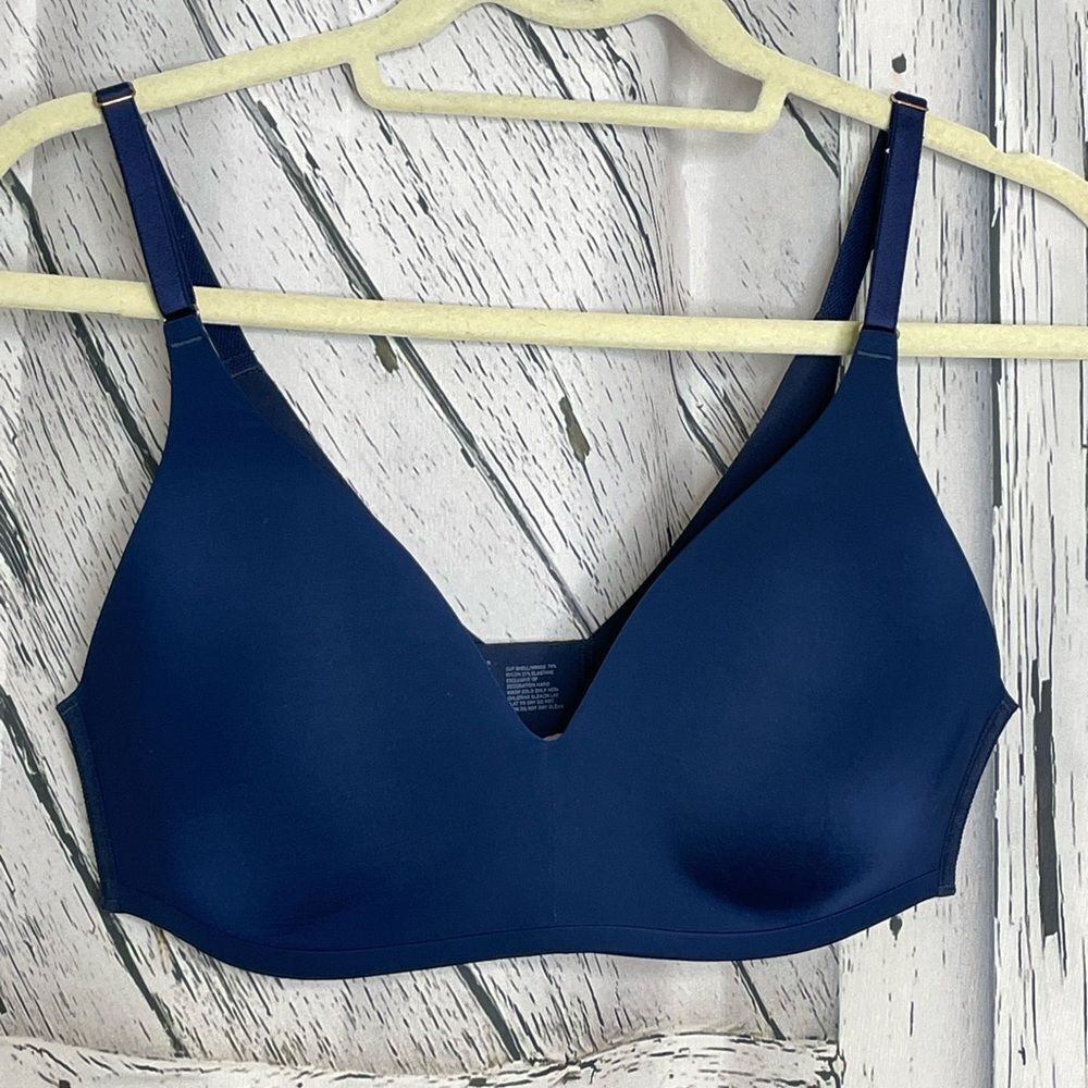 SOMA VANISHING 360 WIRELESS BRA NAVY SIZE 36D